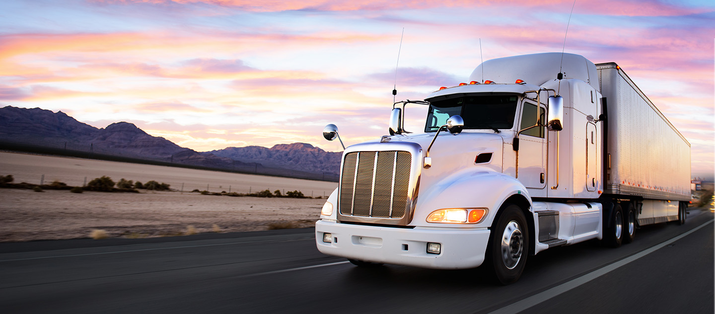 ¿Qué es el transporte terrestre y cuál es su rol en la cadena logística?